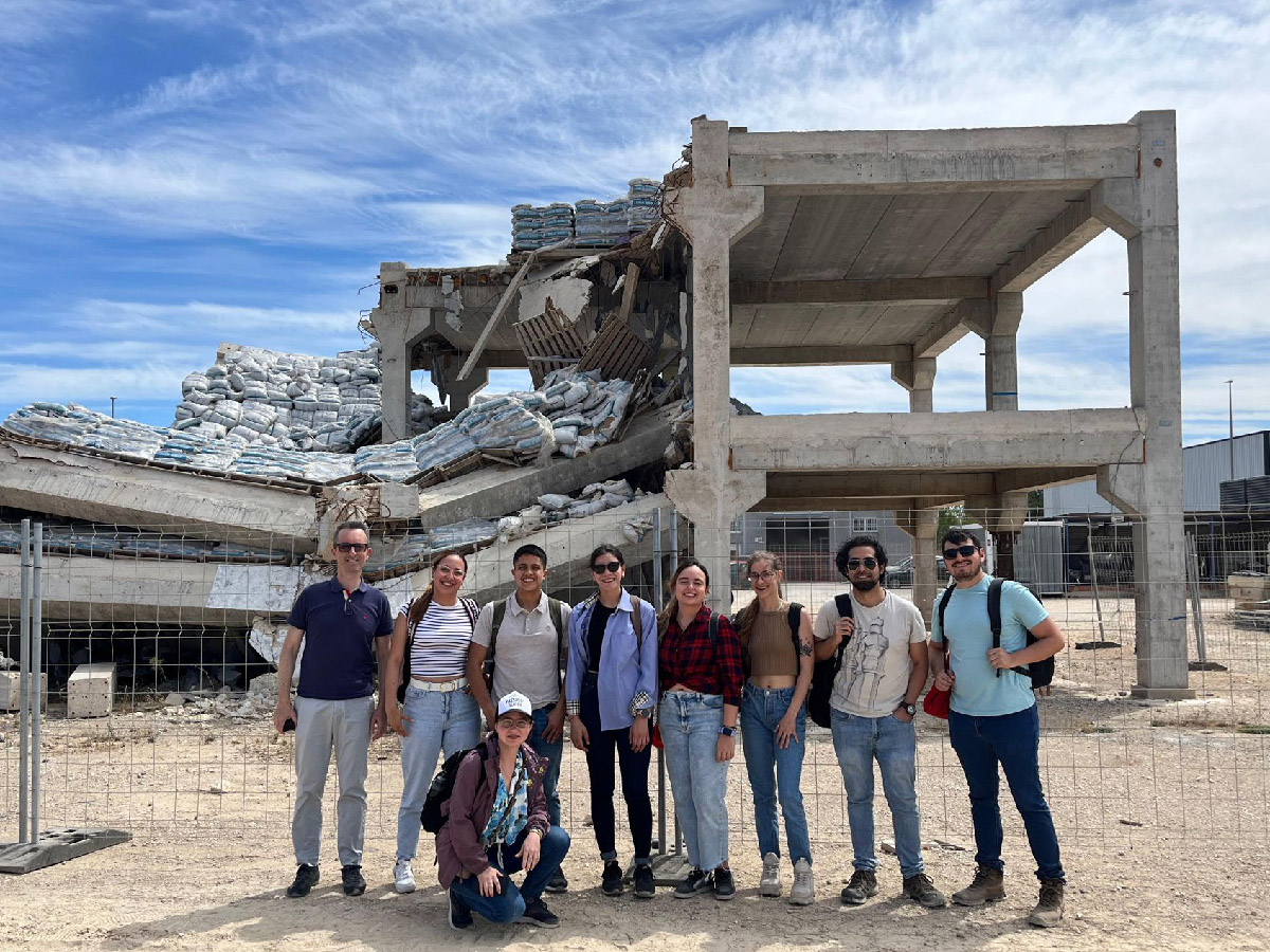 José Miguel Adam con sus alumnos del Master de Ingeniería de Hormigón José Miguel Adam con sus alumnos del Master de Ingeniería de Hormigón